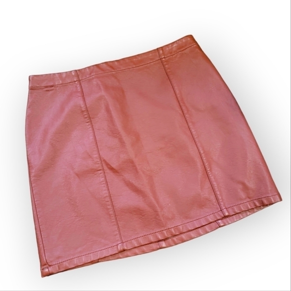 Forever 21 Faux Leather Camel Color Mini Skirt Size Medium - Picture 1 of 10